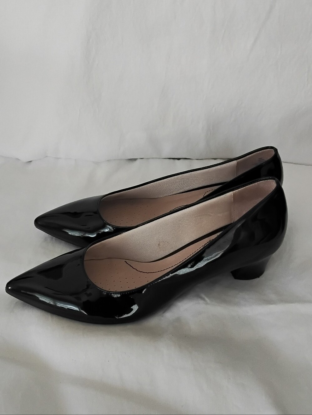 Life Stride Soft System Minx Elegant Black Patent Low Heel Pumps